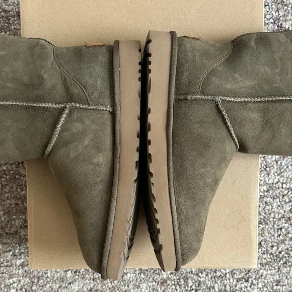 Ugg boots Classic Suede Shearling Boots - Olive - Picture 4 of 14